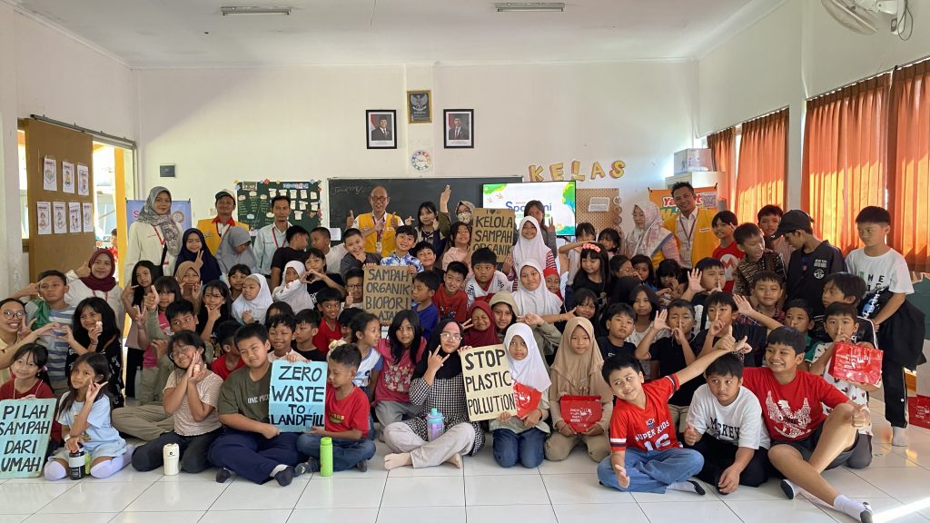 Kunjungan Edukatif Yakult dan Bank Sampah Jaya Danakirti ke Sekolah Hikari